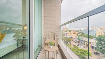 Studio Suite tiện nghi đơn giản | Quang cảnh thành phố
