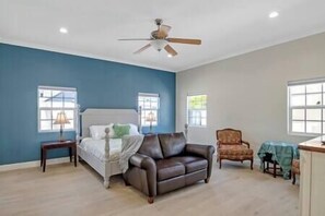 7 soverom, strykejern/-brett, wi-fi (inkludert) og sengetøy