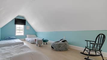 6 quartos, escrivaninha, ferros/tábuas de passar roupa