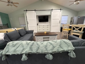 Smart TV, computer monitors