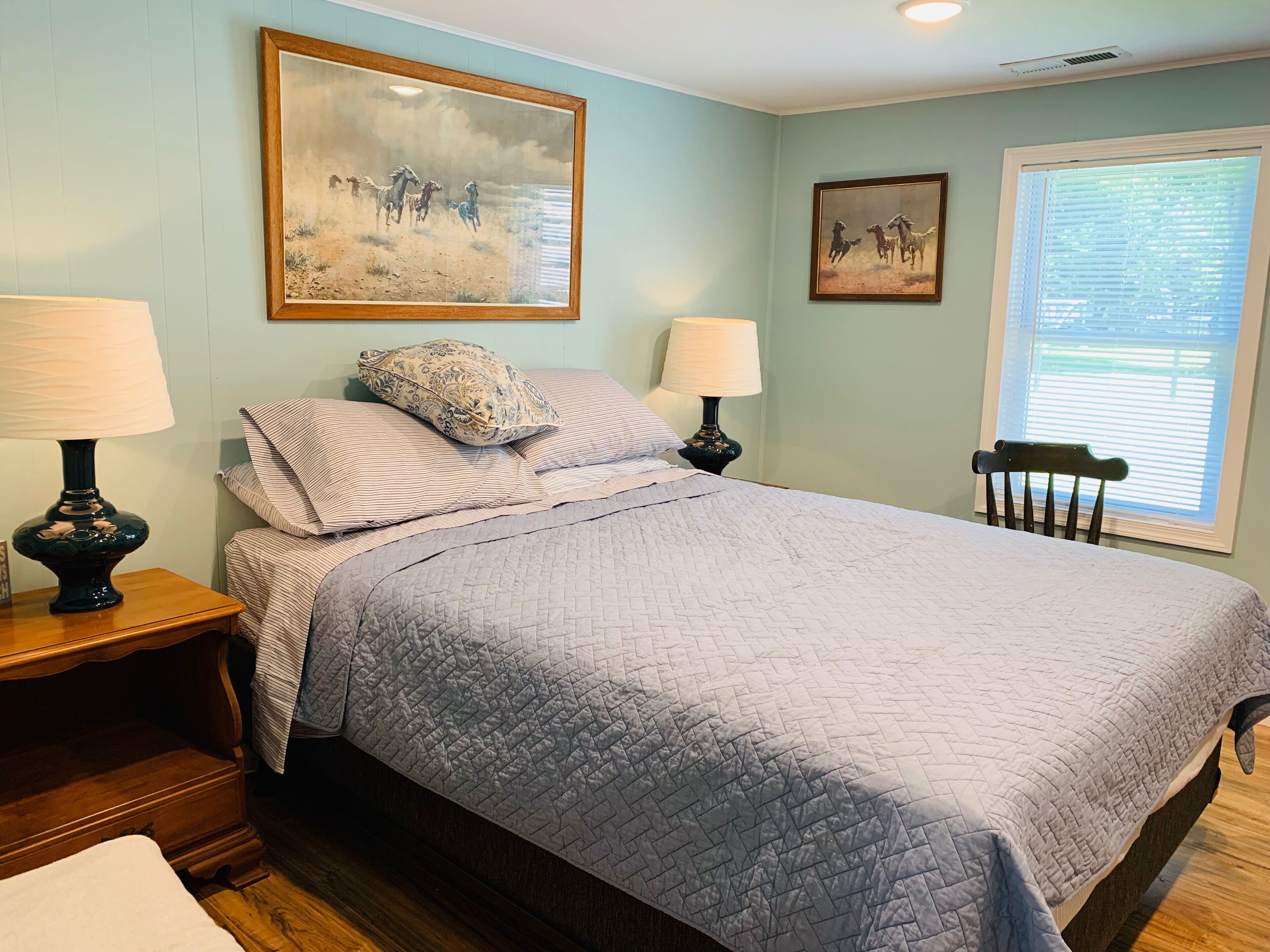 2 chambres, fer et planche à repasser, Wi-Fi, draps fournis