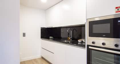 Quiet Duplex w/ Patio in Lapa by LovelyStay