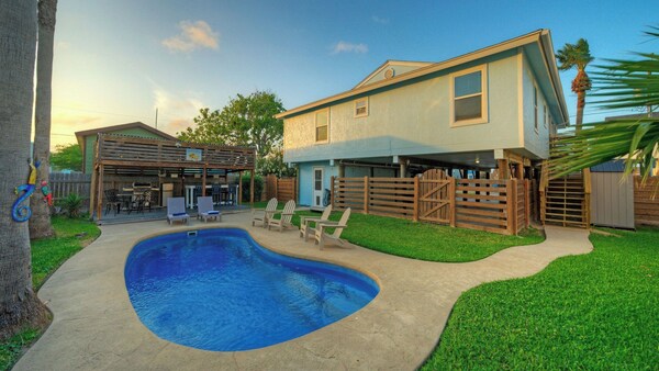 Coastal Retreat W/ Pool, Bbq & Sunset Views Beers And Sunshine By Avantstay - Port Aransas Beach, TX