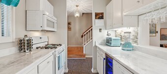 Charming 2-Bedroom Vintage Modern Condo in Midlothian with AC, Wi-Fi, Pool