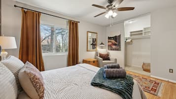 2 bedrooms, iron/ironing board, WiFi, bed sheets