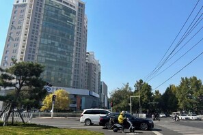 Free self-parking - Elan Hotel (Jimo Small Commodity City) (Qingdao)