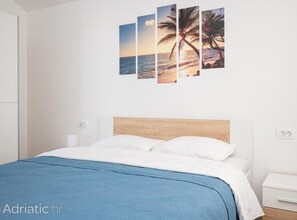 2 bedrooms, iron/ironing board, internet, bed sheets