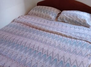 Strykjärn/strykbräda, wi-fi och sängkläder