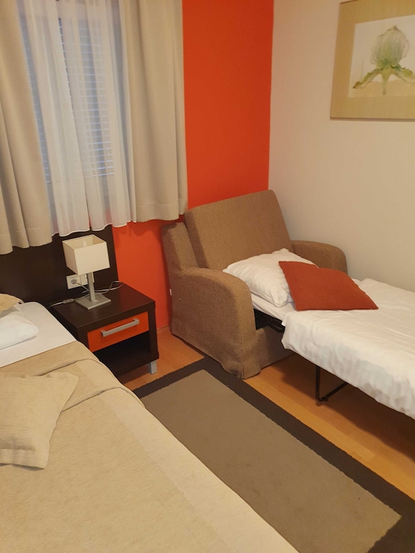 2 habitaciones, acceso a internet y ropa de cama