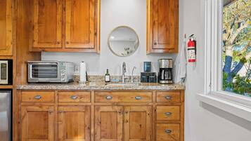 House (6 Bedrooms) | Interior