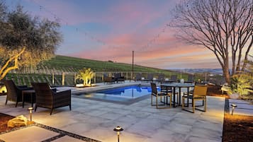 House (6 Bedrooms) | Interior