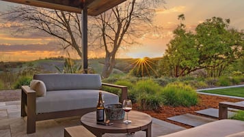 House (6 Bedrooms) | Interior