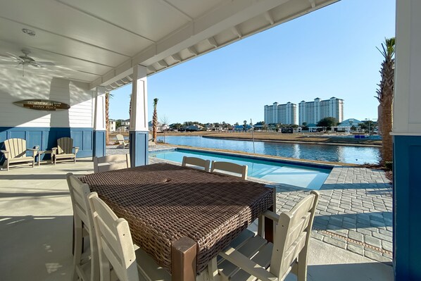 Outdoor dining
