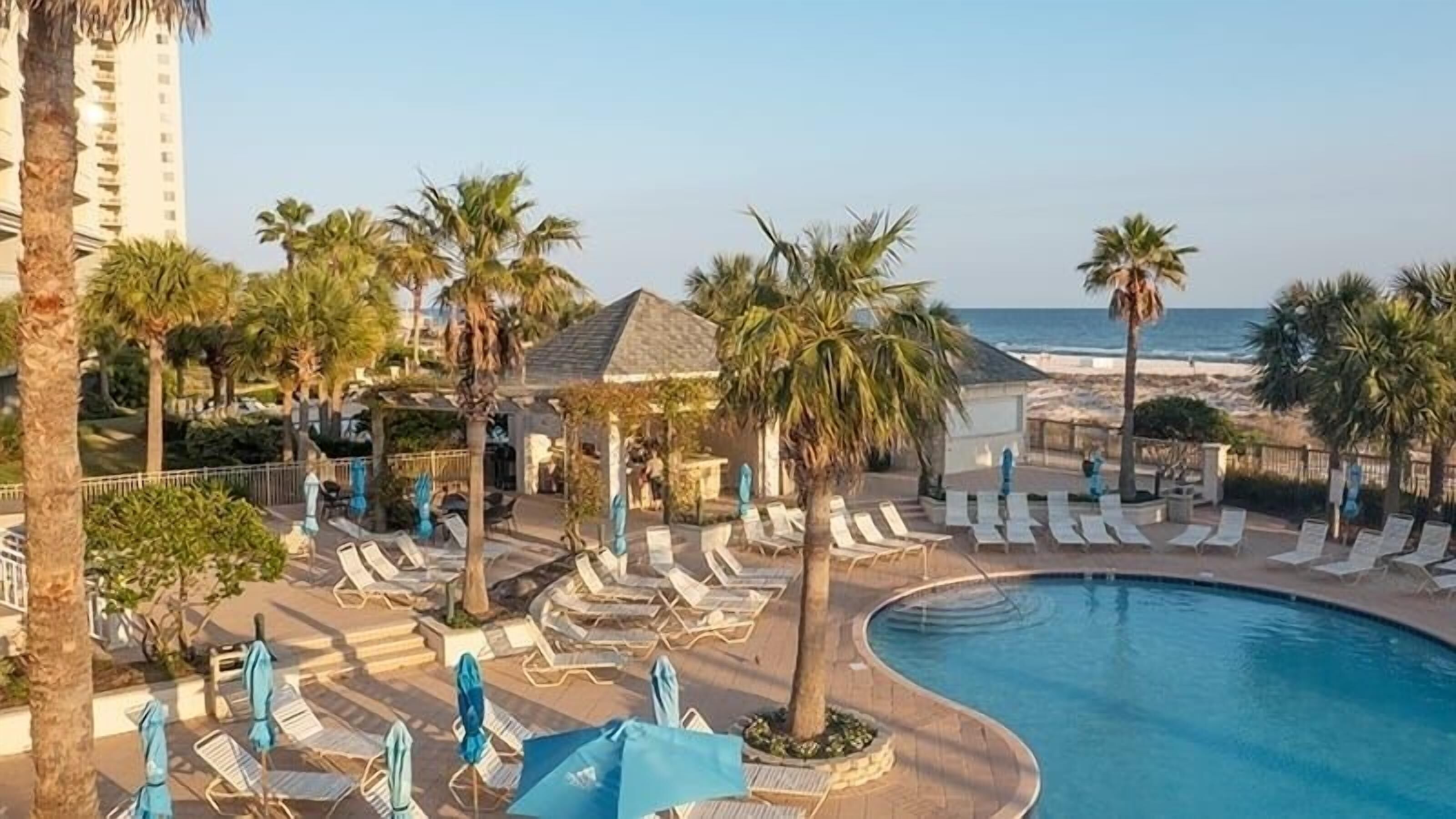 Alberca techada y alberca climatizada