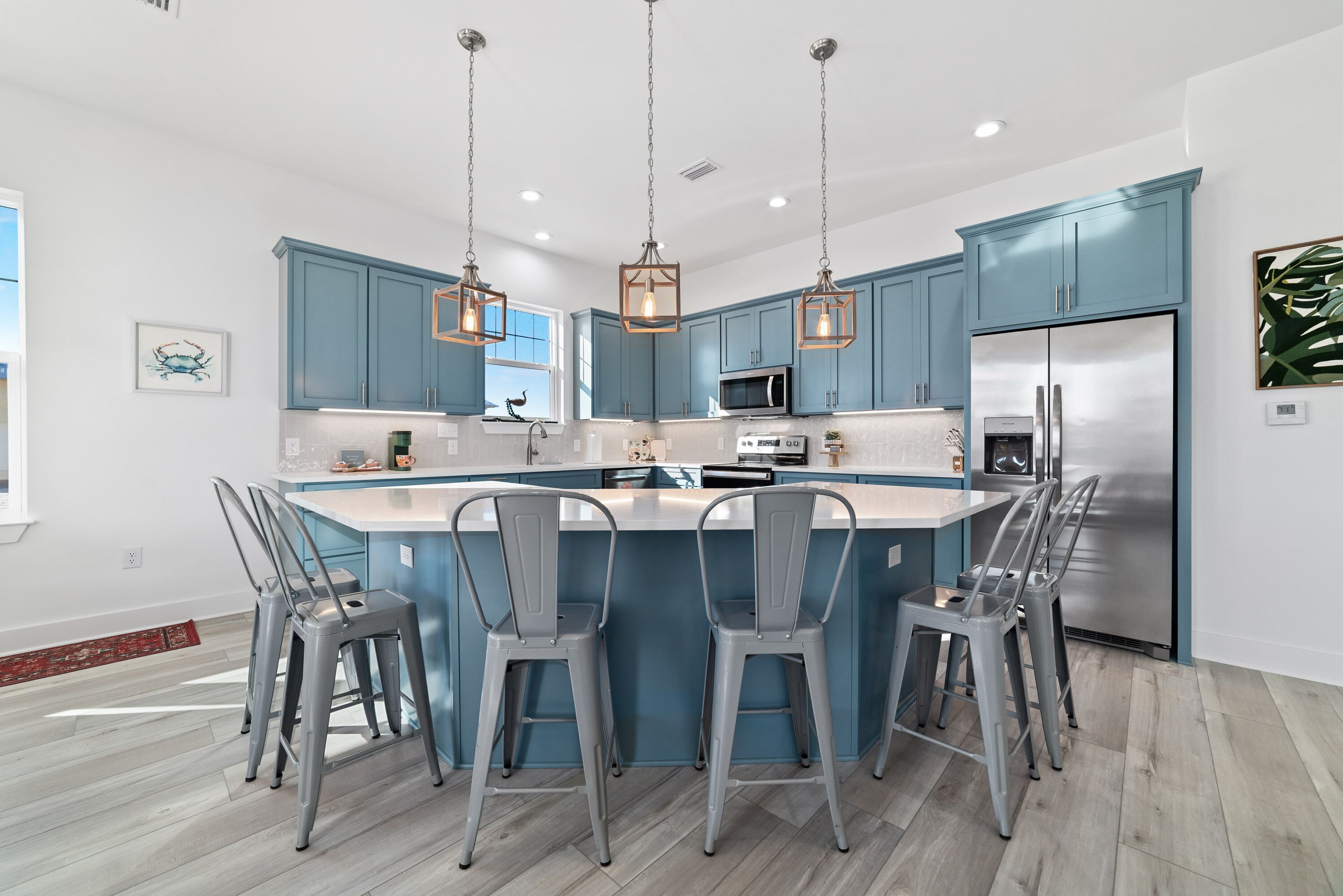 Køleskab, mikrobølgeovn, ovn, kogeplade