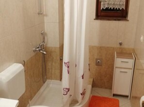 Ducha, secador de pelo, toallas
