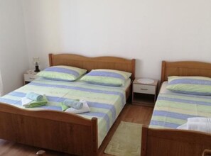 1 chambre, fer et planche à repasser, accès Internet, draps fournis