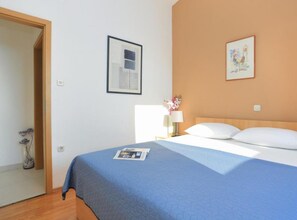 2 bedrooms, WiFi, bed sheets - Apartments Roščić - Classic Two Bedroom Apartment with Balcony and Sea View (Podgora)