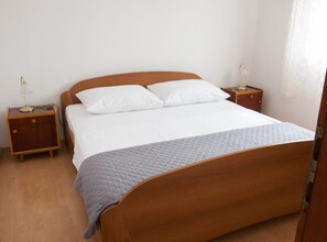 2 chambres, fer et planche à repasser, accès Internet, draps fournis