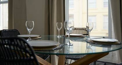 Spacious central 2 Bed Apartment by Kahuna Stays