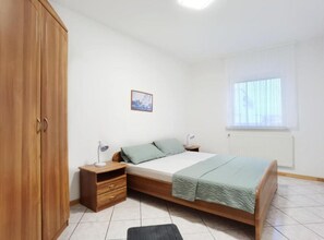 1 habitación, wifi y ropa de cama