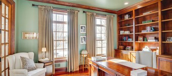 Lake Michigan Gem: Private Beach & Game Room