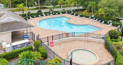 9 Mi to Apollo Beach: Riverview Getaway!