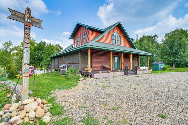 Mora Vacation Rental | 3BR | 3BA | 4 Steps to Enter | Multi-Level Home