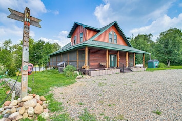 Mora Vacation Rental | 3BR | 3BA | 4 Steps to Enter | Multi-Level Home