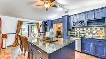 Refrigerador, microondas, parrilla de estufa y lavavajillas