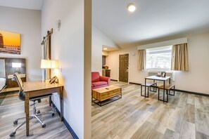 Interior - WFH-Friendly Studio Near Lighthouse Beach! (Port Huron)