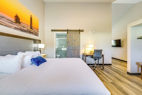 Työpöytä, silitysrauta/-lauta, Wi-Fi, vuodevaatteet