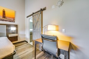 Desk, iron/ironing board, WiFi, bed sheets