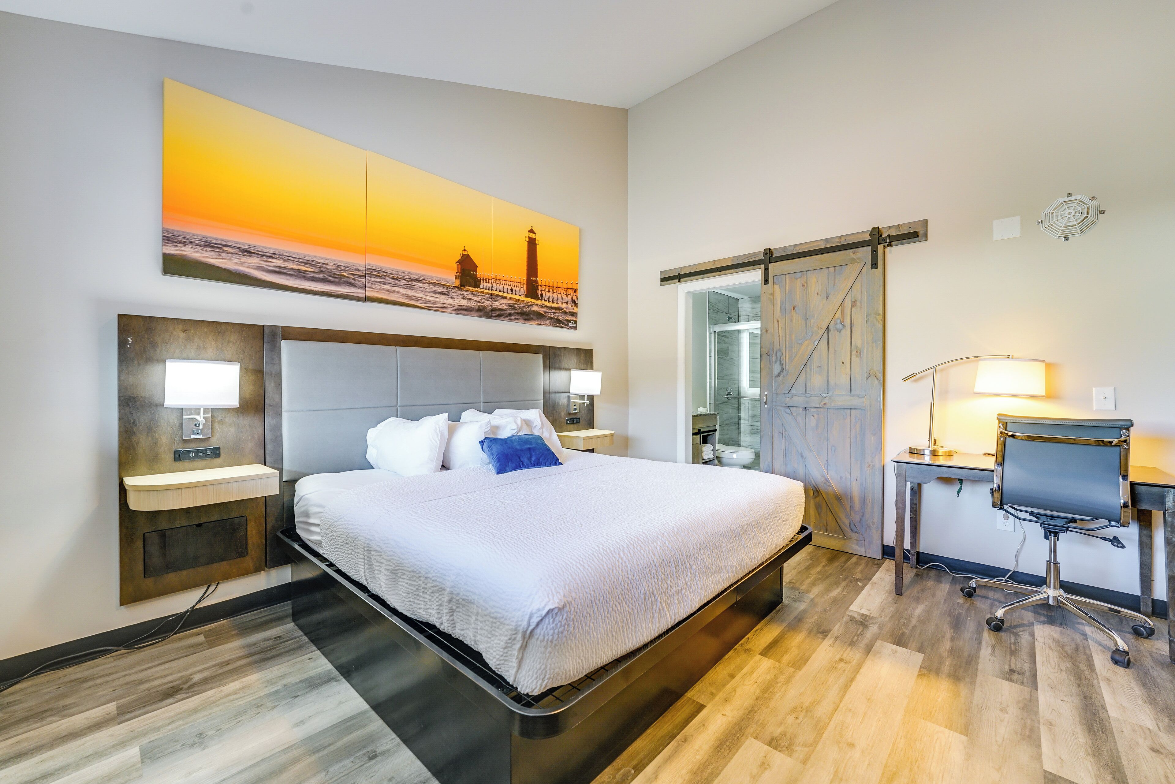 Desk, iron/ironing board, WiFi, bed sheets