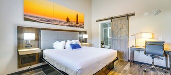 WFH-Friendly Studio Near Lighthouse Beach!