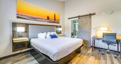 WFH-Friendly Studio Near Lighthouse Beach!