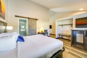 Desk, iron/ironing board, WiFi, bed sheets