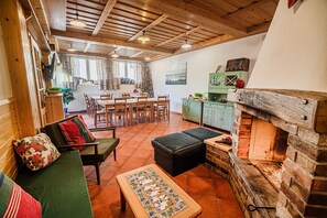 TV, fireplace