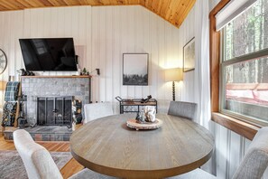 Dining - Cozy Cabin + Casita | Pinetop Forest Retreat (Pinetop)