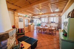 Interior - Double Room Metulj with Breakfast in Ančkin kot (Cerknica)