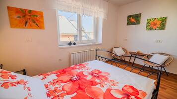 1 bedroom, internet, bed sheets