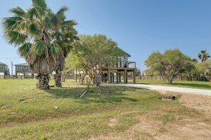 Property grounds - 3 Mi to Rockport Beach: Home Near Aransas Bay (Rockport)