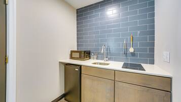 Fridge, microwave, coffee/tea maker, cookware/dishes/utensils