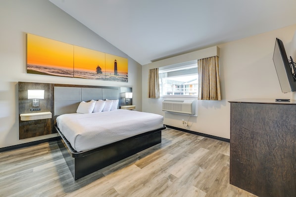 Desk, iron/ironing board, WiFi, bed sheets
