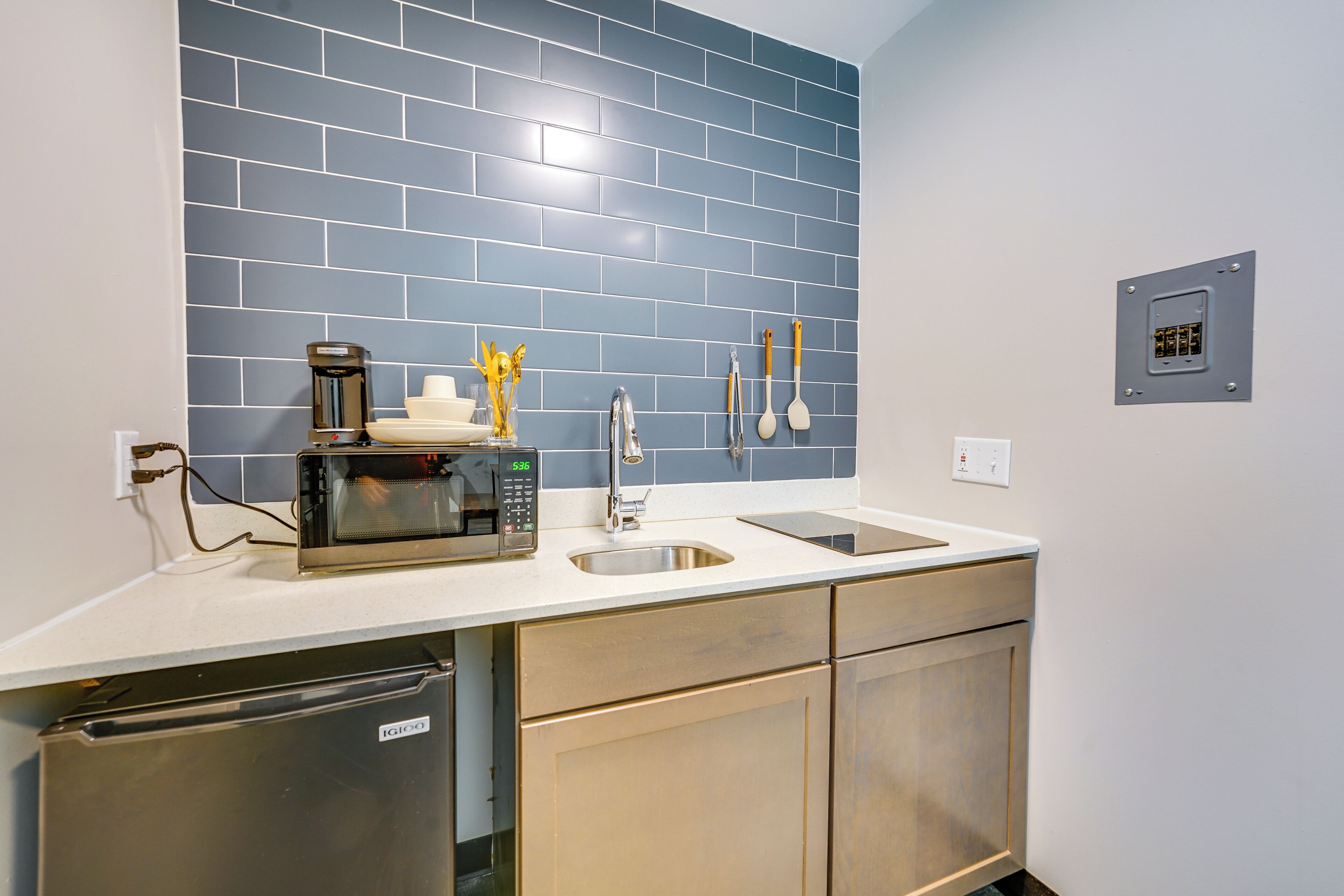 Fridge, microwave, coffee/tea maker, cookware/dishes/utensils