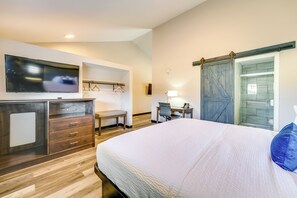 Desk, iron/ironing board, WiFi, bed sheets