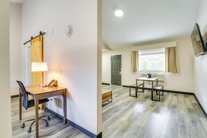 Interior - 1 Mi to Lake Huron Waterfront: Remodeled Studio (Port Huron)