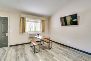 Dining - 1 Mi to Lake Huron Waterfront: Remodeled Studio (Port Huron)