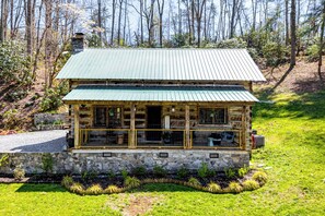 Exterior - Hot Tub, Fire Pit & Creek Access: Whittier Cabin! (Whittier)