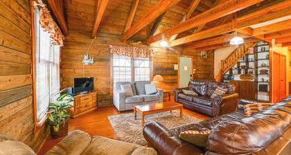 Game Room & Decks: Family Cabin in Springville!